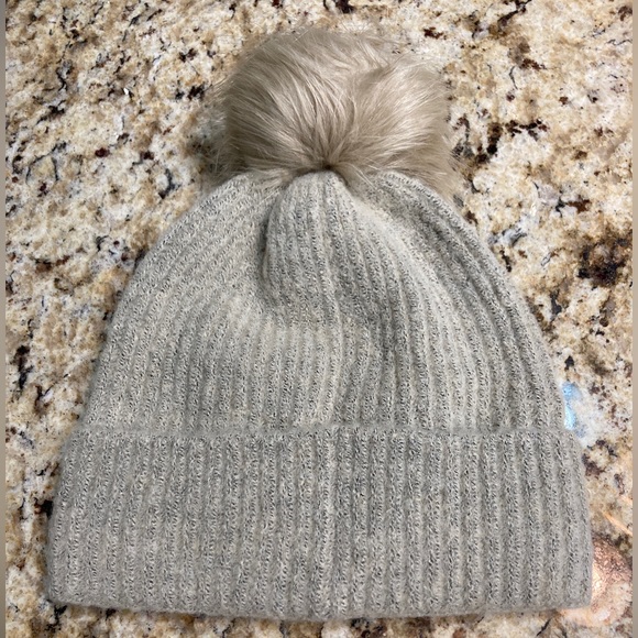 🔥NWT Columbia Winter Blur Chalk (Oatmeal) Pom Pom Beanie - Picture 2 of 5